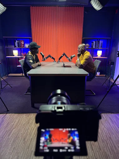Set podcast avec micro et tablette