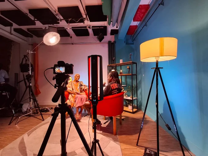 Tournage interview vu depuis l'arrière caméra